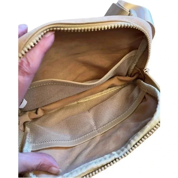 Fanny pack, faux suede, adjustable strap, zip closure, free shipping NWT - Picture 3 of 4